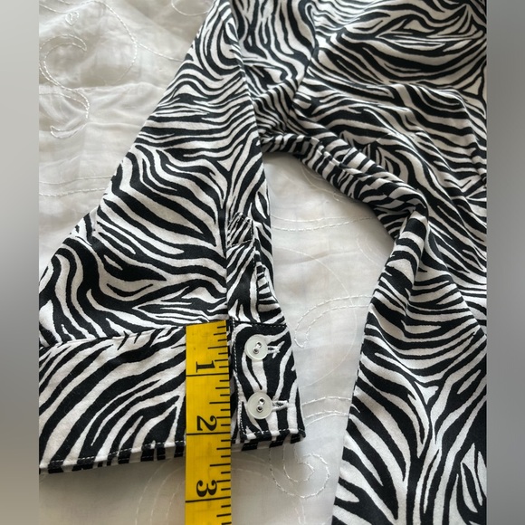 212 Collection Stretch Women’s Medium Black/White Button Down Top - Picture 12 of 14